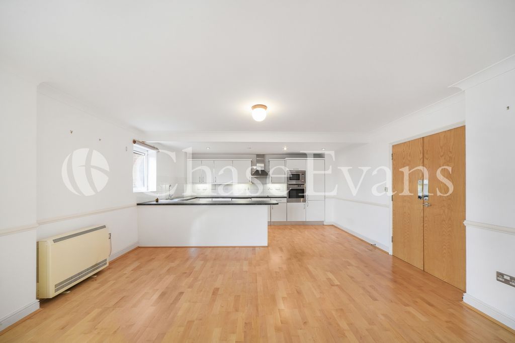 Property photo 2 of 19 Langbourne Place, Is