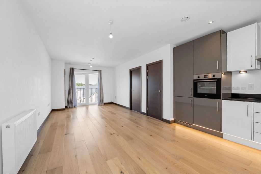 Property photo 3 of 13 Dcp_8821