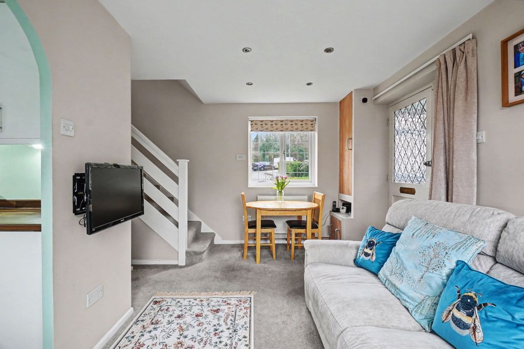 Property photo 2 of 32