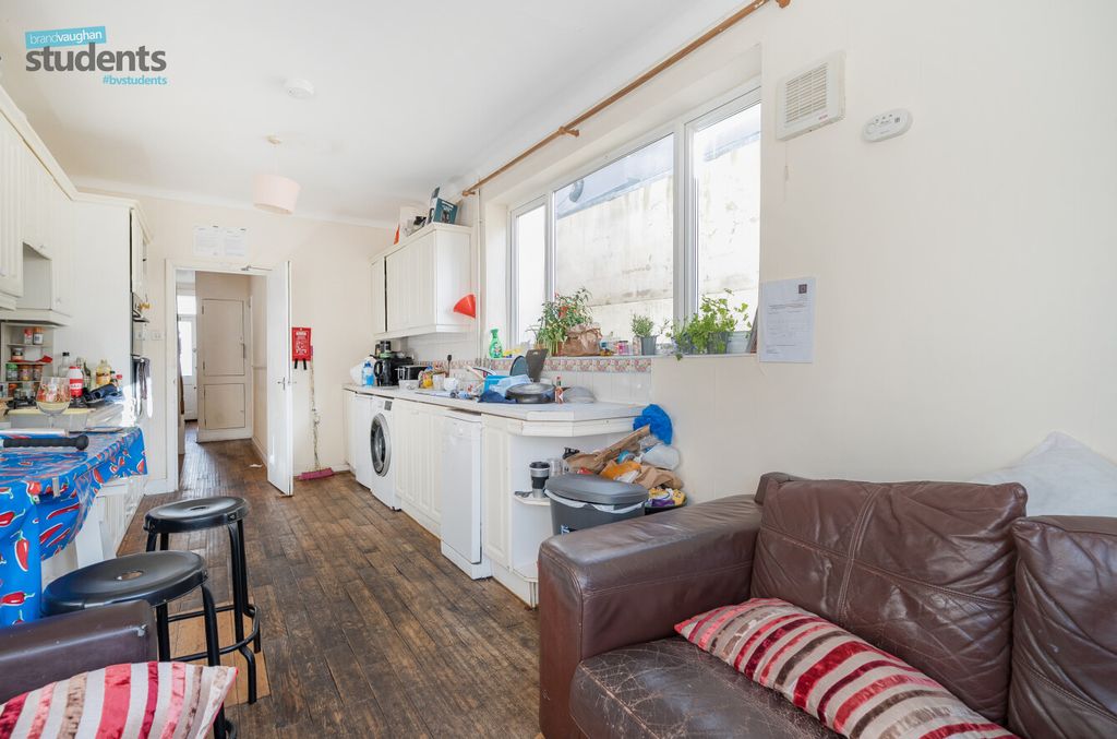 Property photo 3 of 11 0F85Ac7E-6F52-43E...