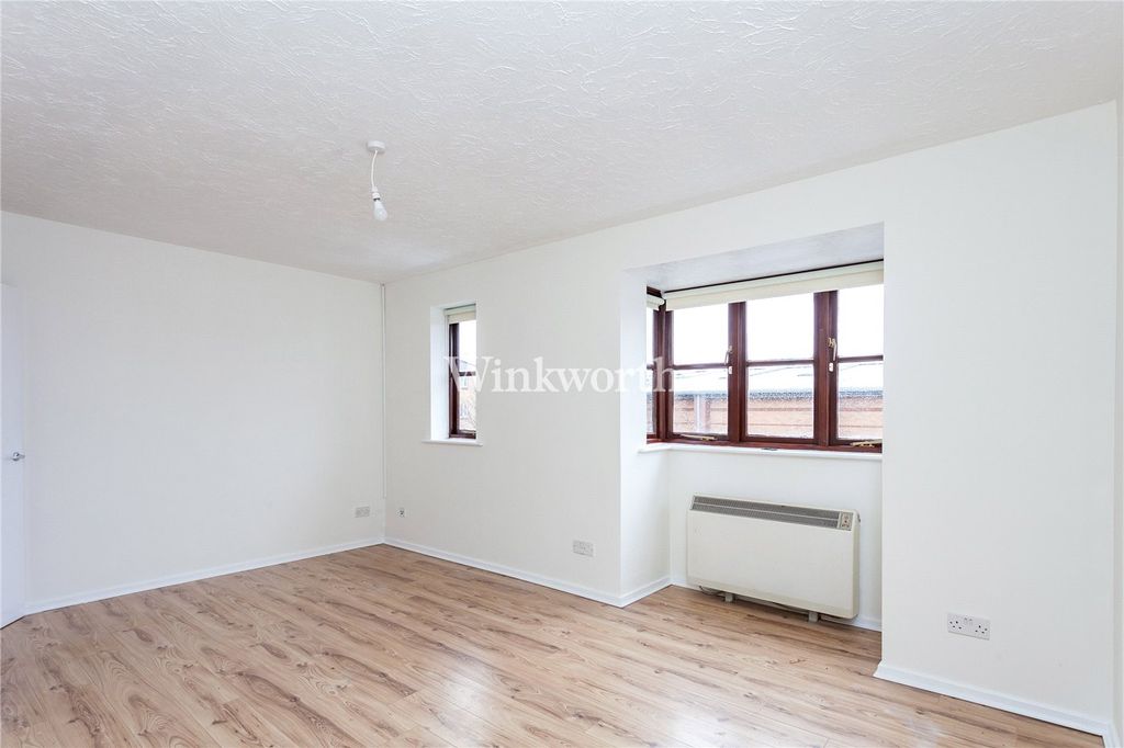 Property photo 3 of 8 Picture No. 05