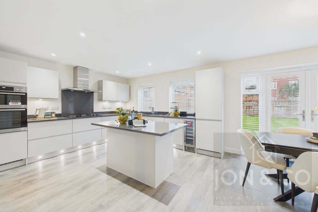 Property photo 3 of 27