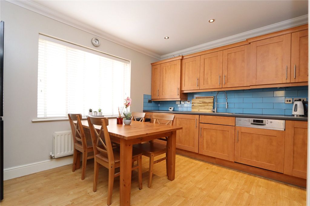 Property photo 2 of 16 Picture No. 13