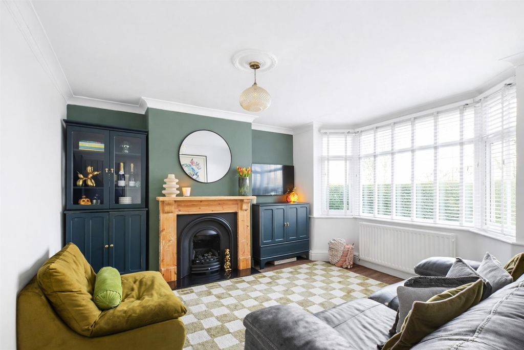 Property photo 3 of 27 Draycott Lounge.Png