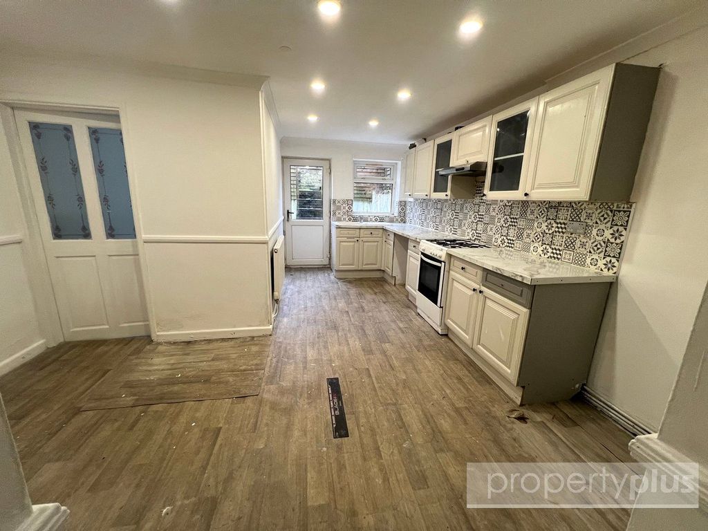 Property photo 3 of 14 Picture No. 12