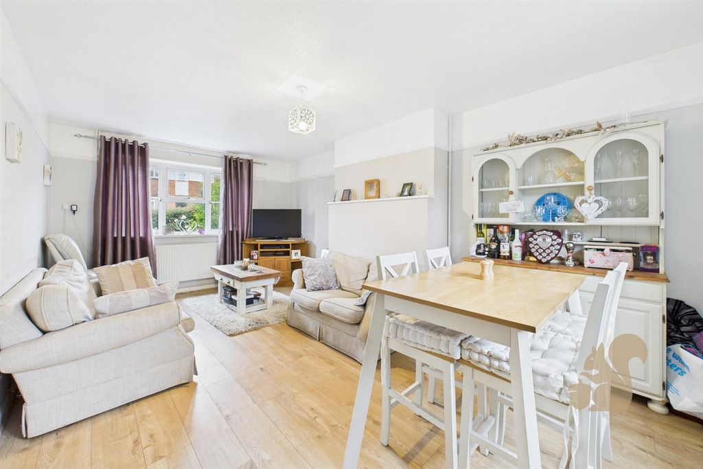 Property photo 2 of 14 Lounge/Diner