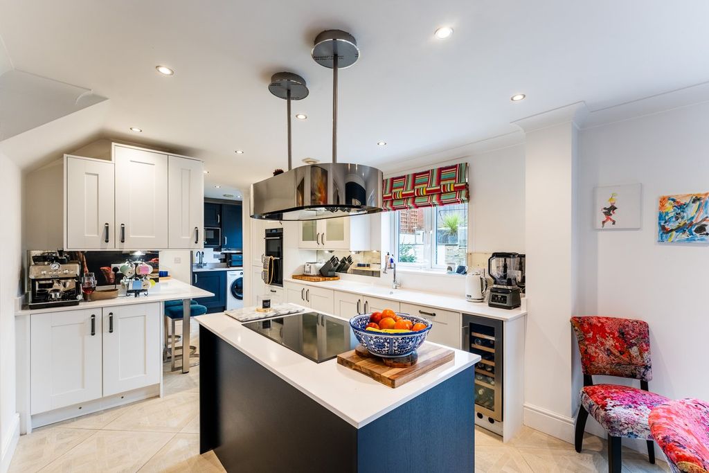 Property photo 3 of 21