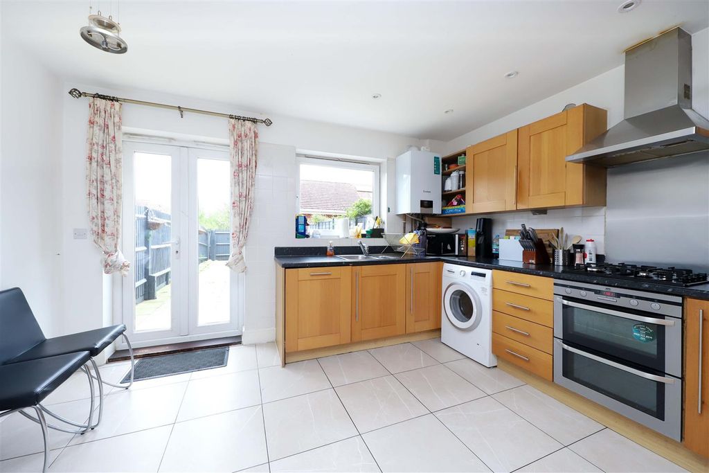 Property photo 3 of 16 Kitchen