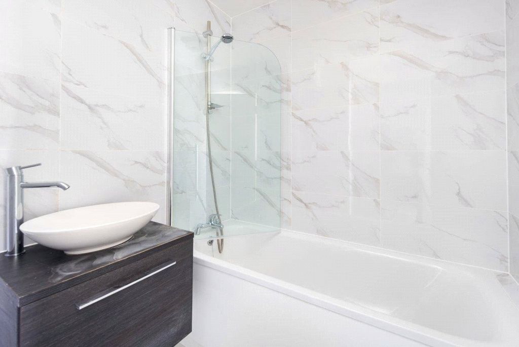 Property photo 3 of 14 Bathroom