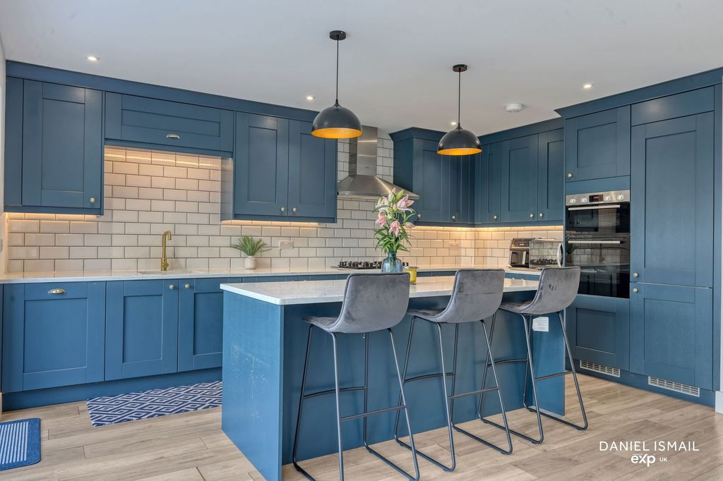 Property photo 3 of 31