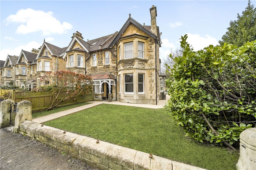 Property photo 2 of 10 Picture No. 24