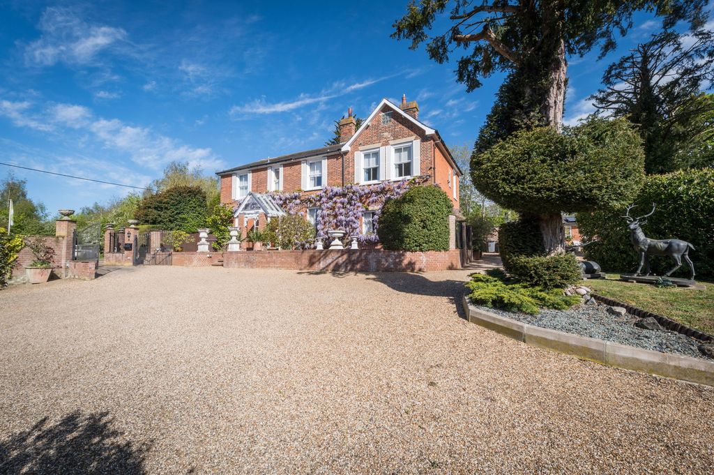 Property photo 2 of 24