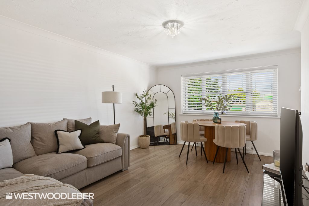 Property photo 2 of 11 Treveracourt_1