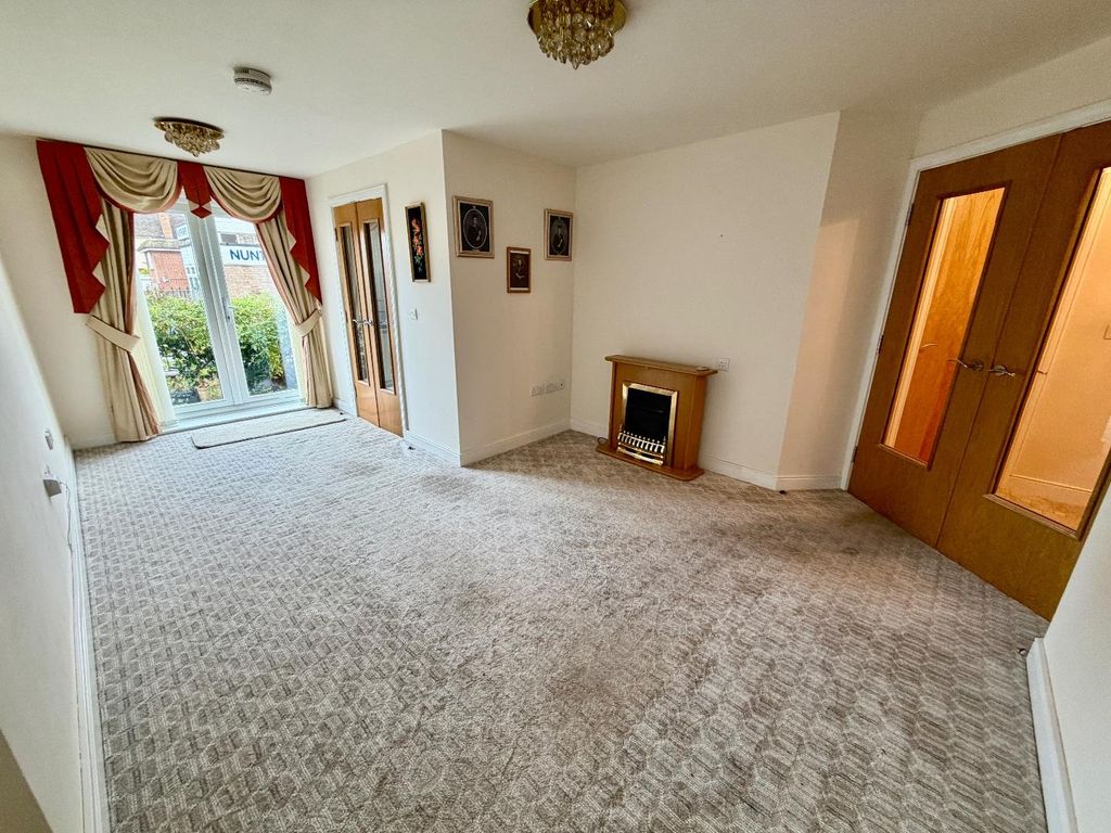 Property photo 3 of 10 Lounge