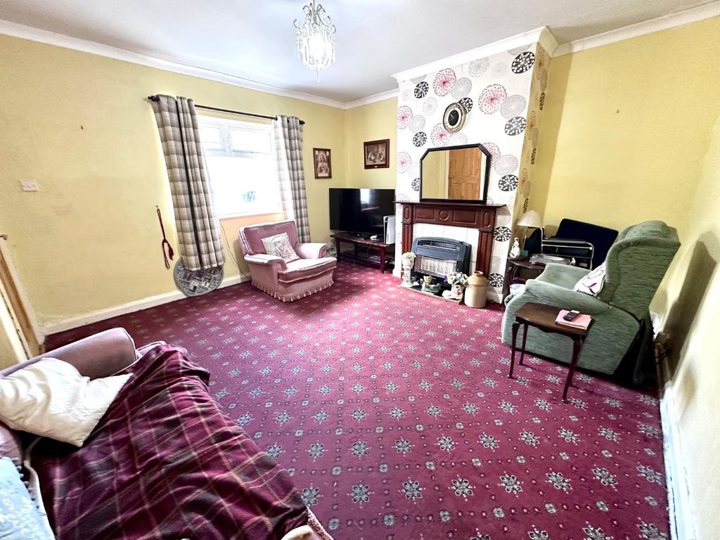 Property photo 3 of 20 Lounge With Bay Window
