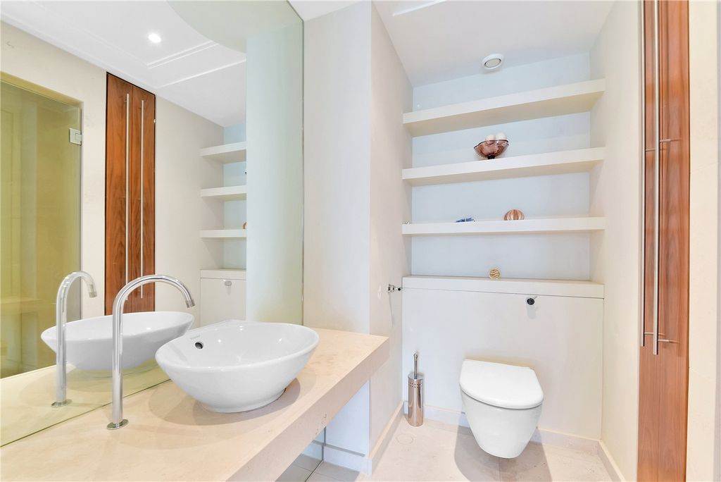 Property photo 3 of 8 Bathroom