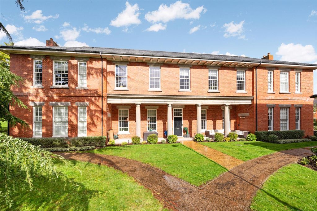 Property photo 1 of 15 Frinton Court (16 From 24)-22.Jpg