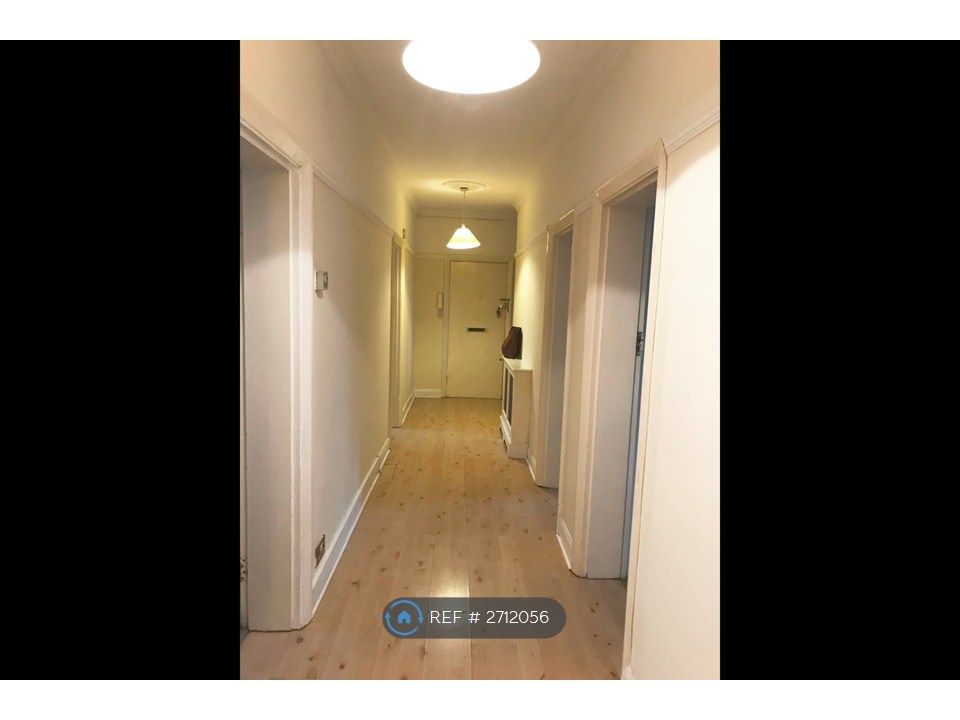 Property photo 2 of 11 Hallway