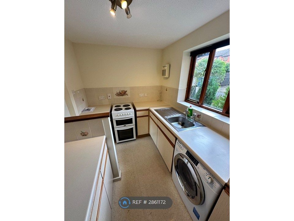 Property photo 3 of 9 Kitchen