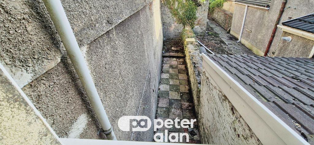 Property photo 2 of 17 Image