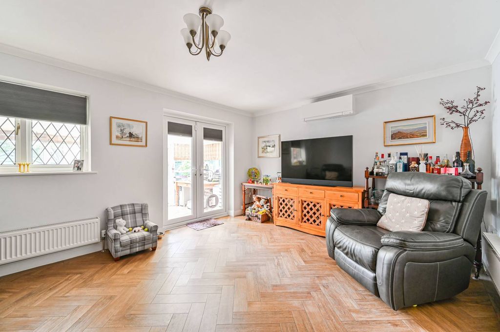 Property photo 1 of 18