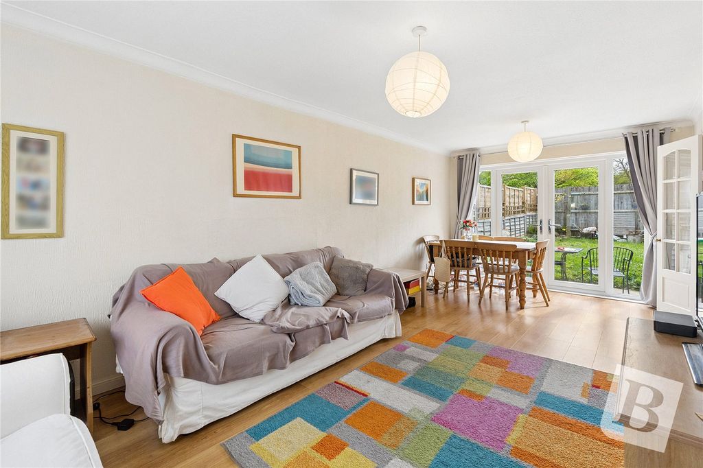 Property photo 2 of 16 Lounge