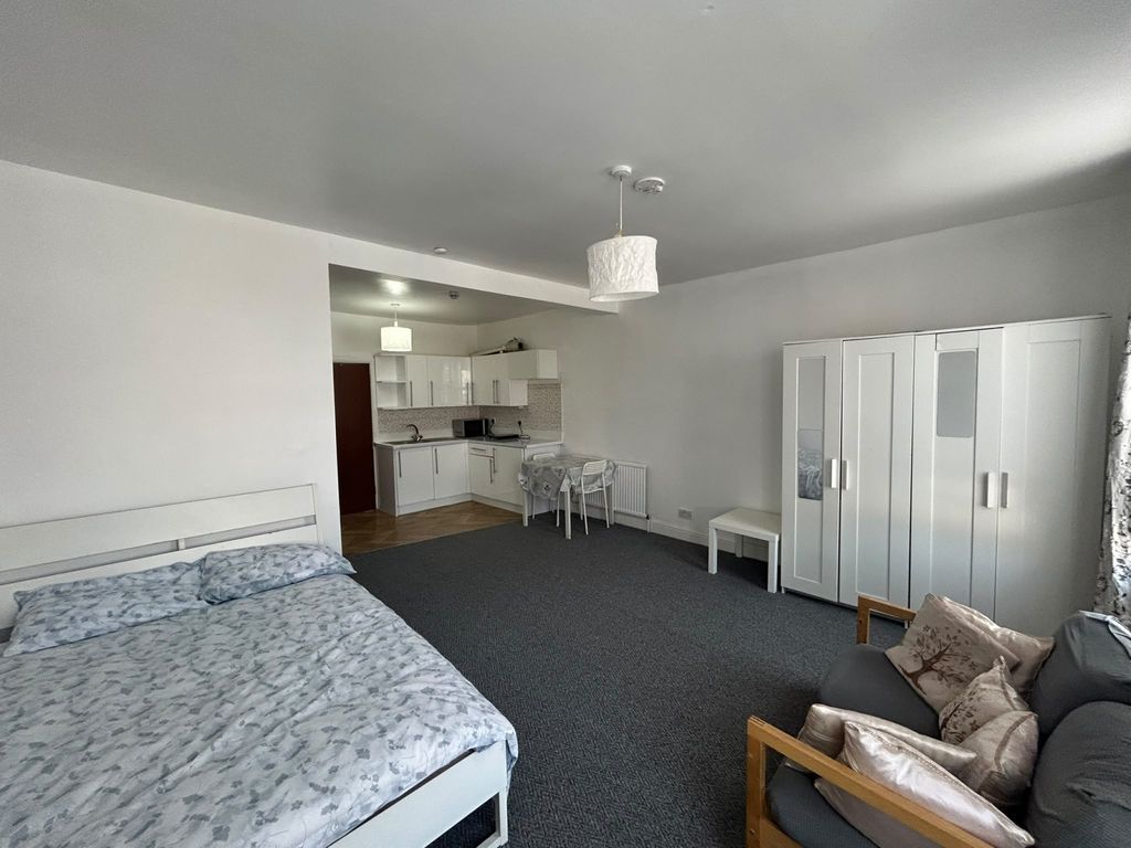 Property photo 1 of 5 1 Bed Studio To Rent Cecil Road, Hounslow Tw3