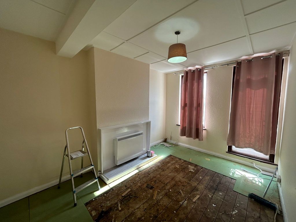 Property photo 3 of 8 Gallery