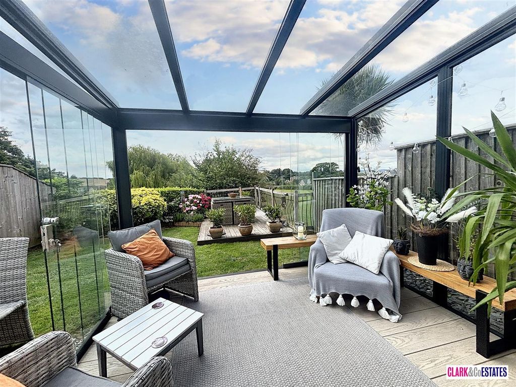 Property photo 2 of 13 Garden Room