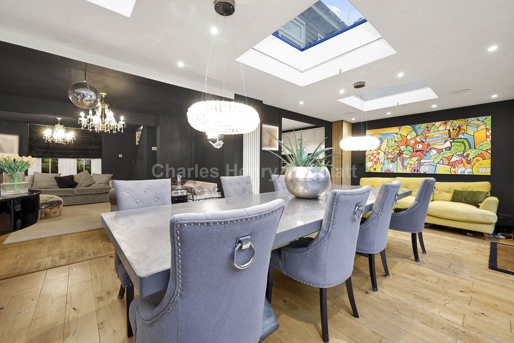 Property photo 2 of 26