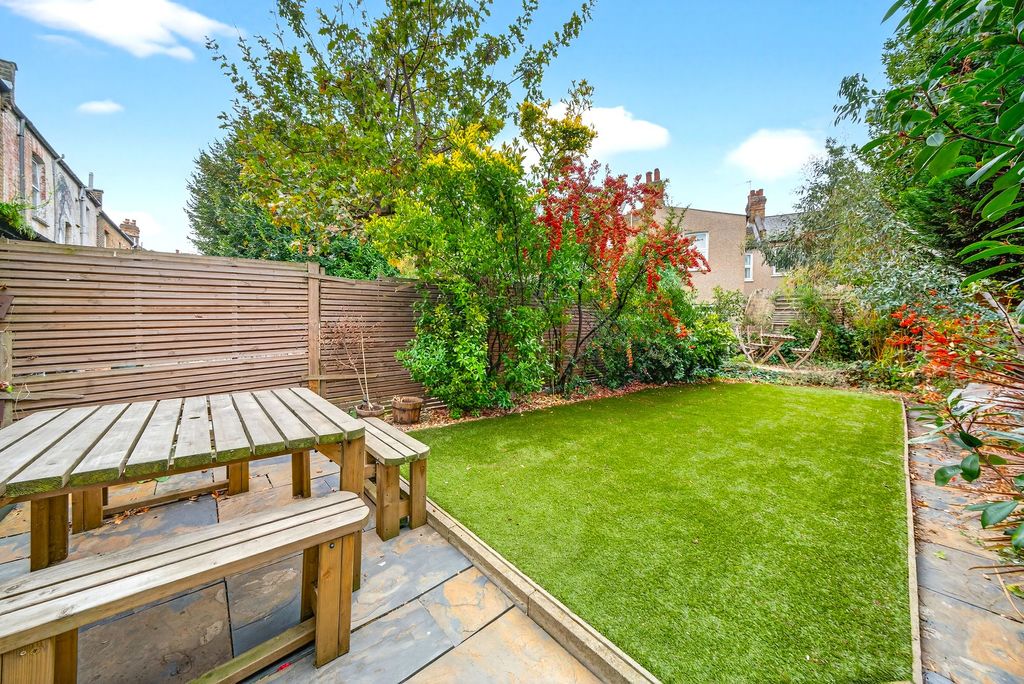 Property photo 3 of 18 Private Garden