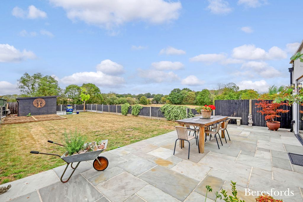 Property photo 2 of 21 Garden