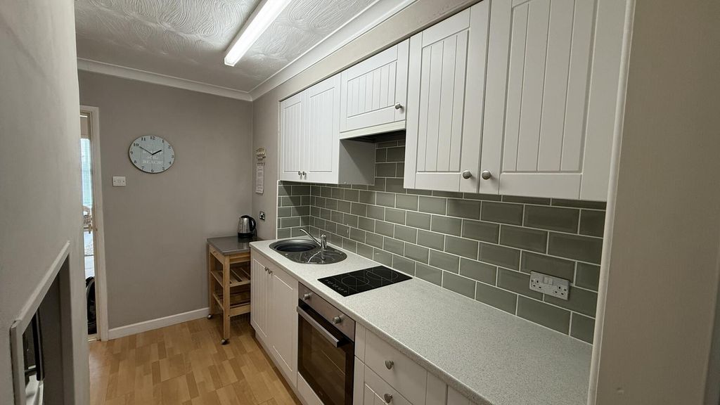 Property photo 3 of 10 Kitchen