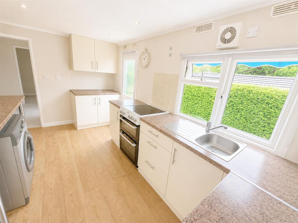Property photo 3 of 14 Kitchen (1/2)