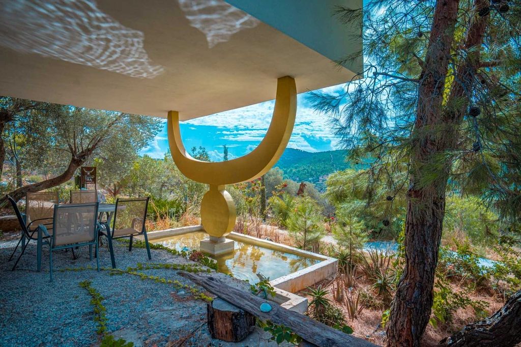 Property photo 3 of 26 Dramatic Bodrum Villa &amp; Studio For Sale - Beautiful Natural Surroundings