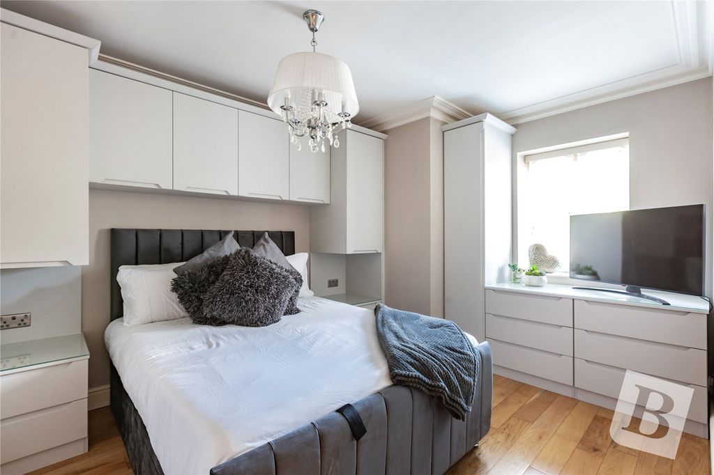 Property photo 2 of 15 Bedroom