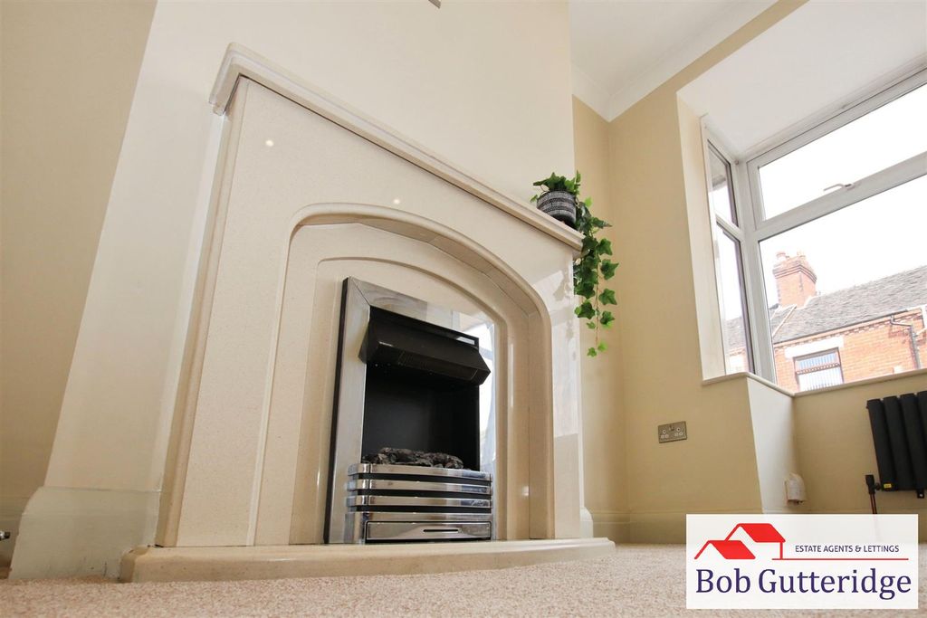 Property photo 3 of 30 Bay Fronted Lounge
