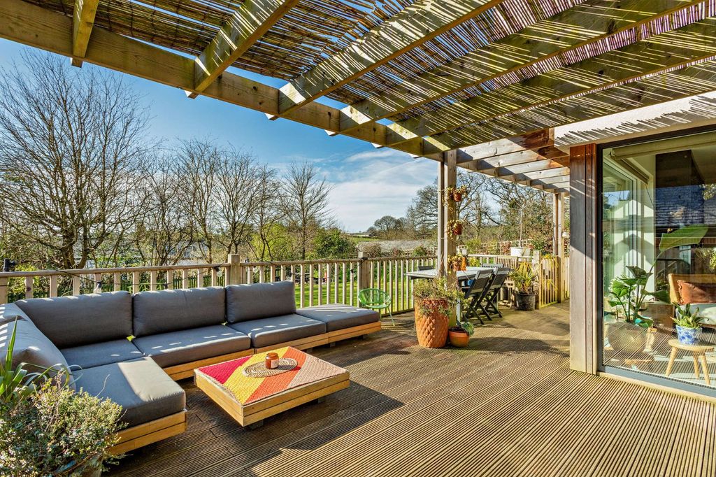 Property photo 2 of 22 Garden