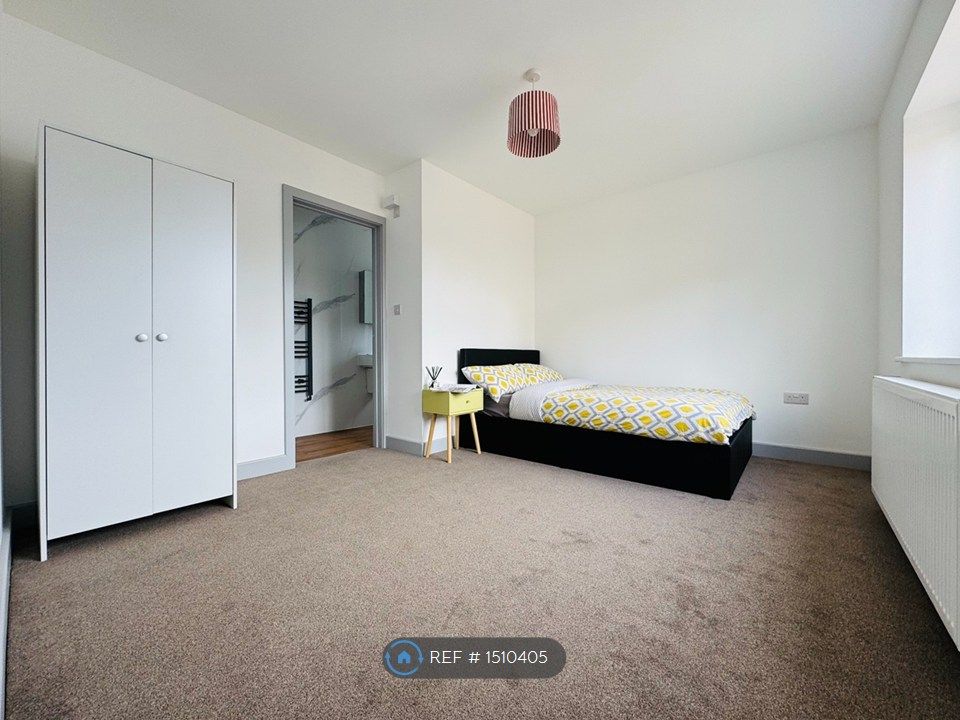 Property photo 1 of 7 Room 3