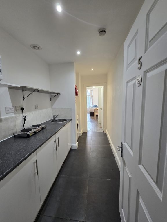 Property photo 2 of 4 Room