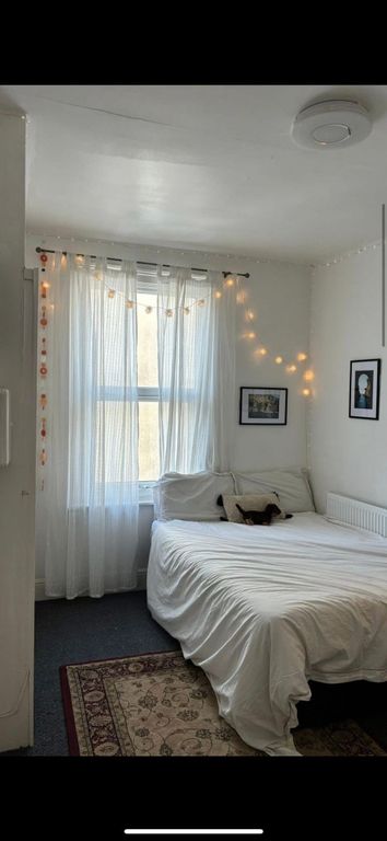 Property photo 1 of 11 Cosy Double Bedroom With Lovely Fairy Lights...