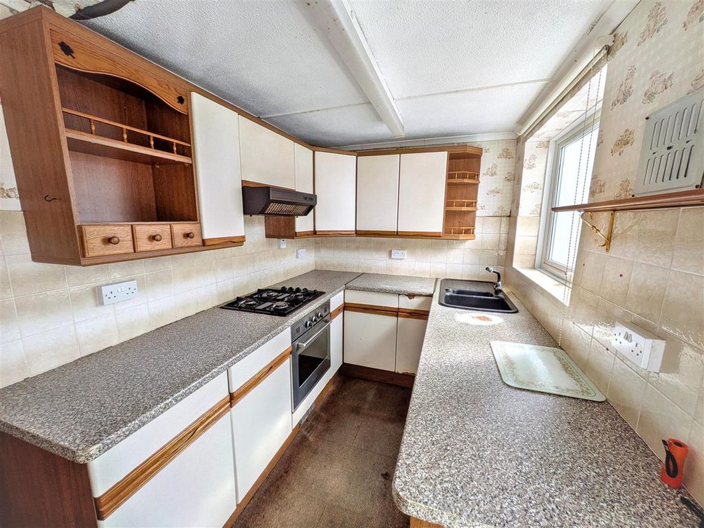 Property photo 2 of 15 Kitchen