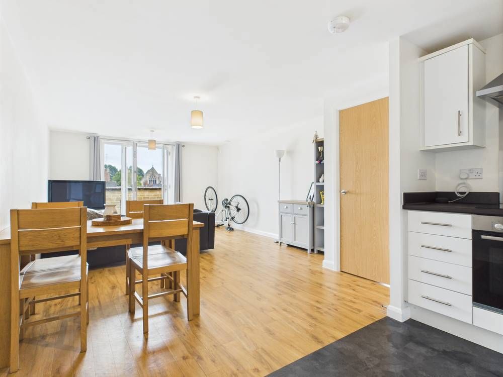 Property photo 2 of 18 Dining Area