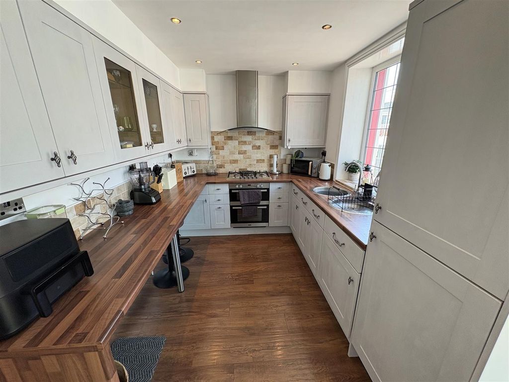 Property photo 3 of 22