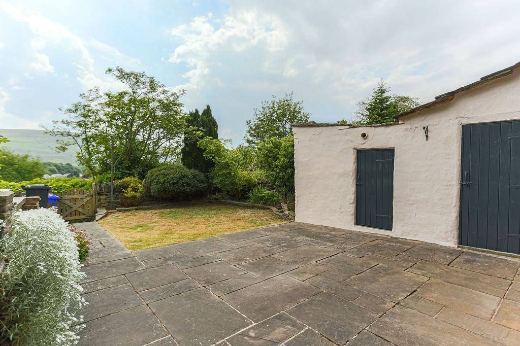 Property photo 2 of 25