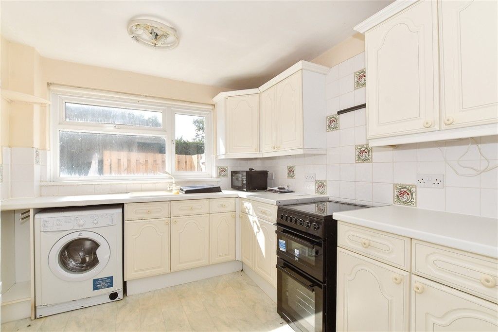 Property photo 3 of 11 Kitchen