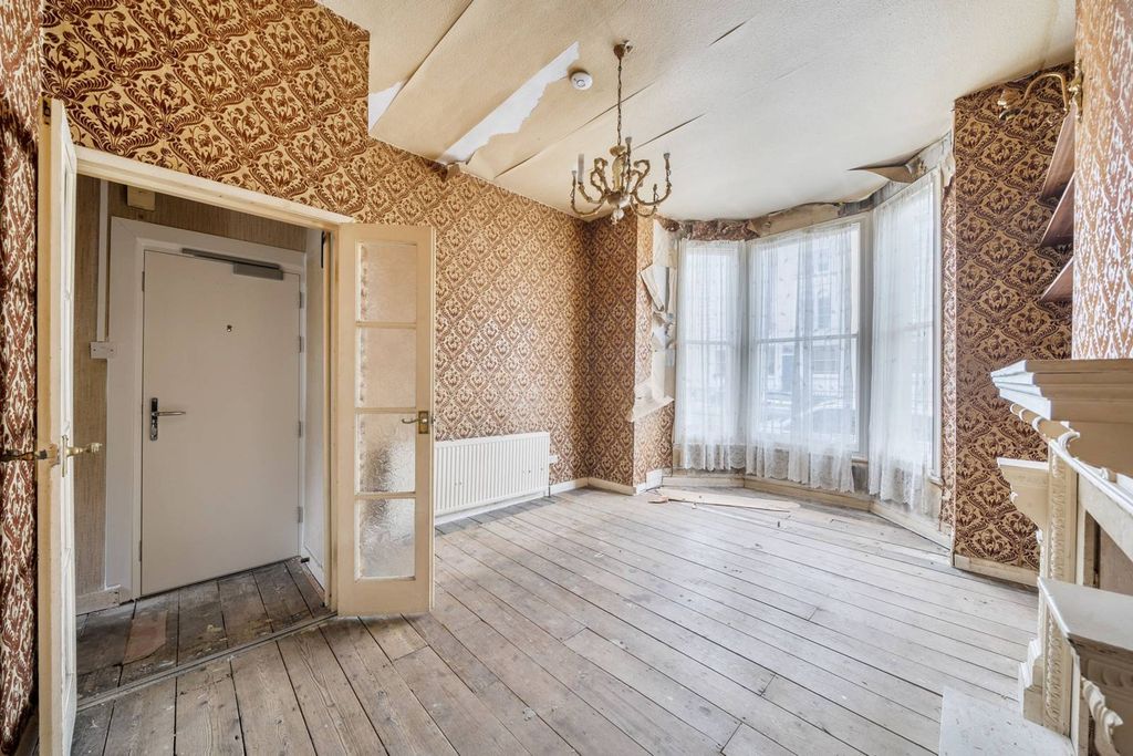 Property photo 3 of 6