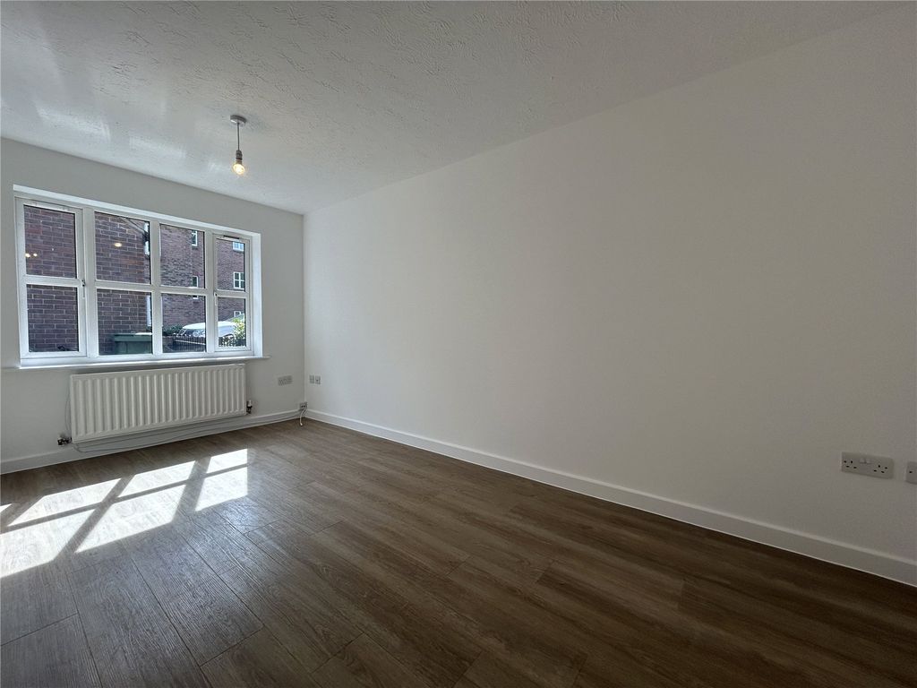 Property photo 2 of 12 Picture No. 15