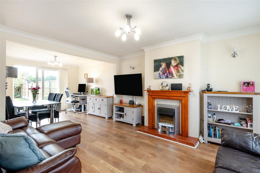 Property photo 3 of 13 8652484-Interior14.Jpg