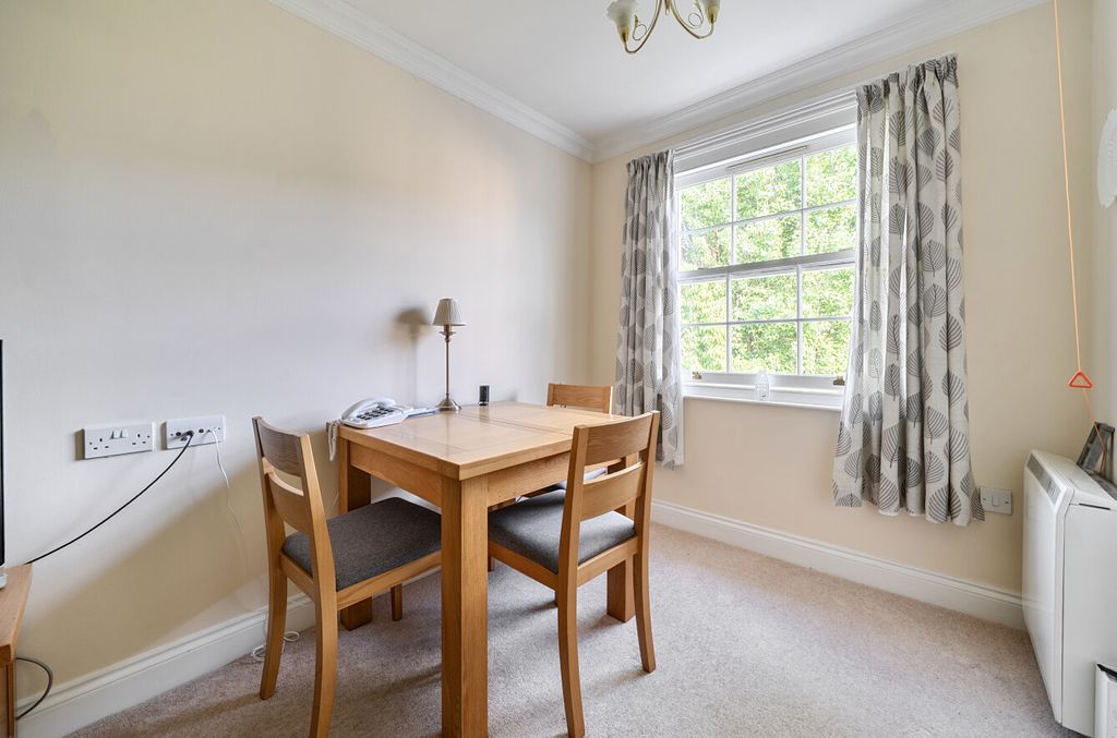 Property photo 3 of 11 Dining Area